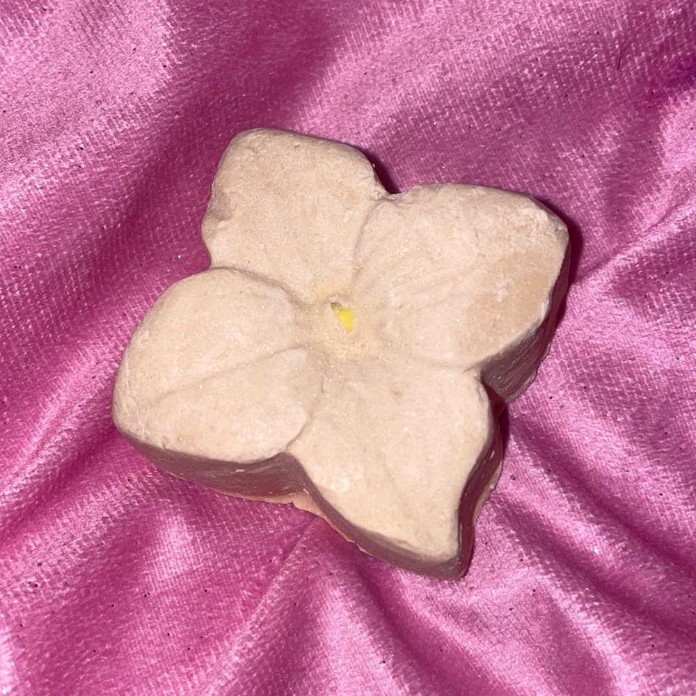 RARE LUSH COSMETICS JASMINE CREAM MOTHER’S DAY 2021 BUBBLE BAR